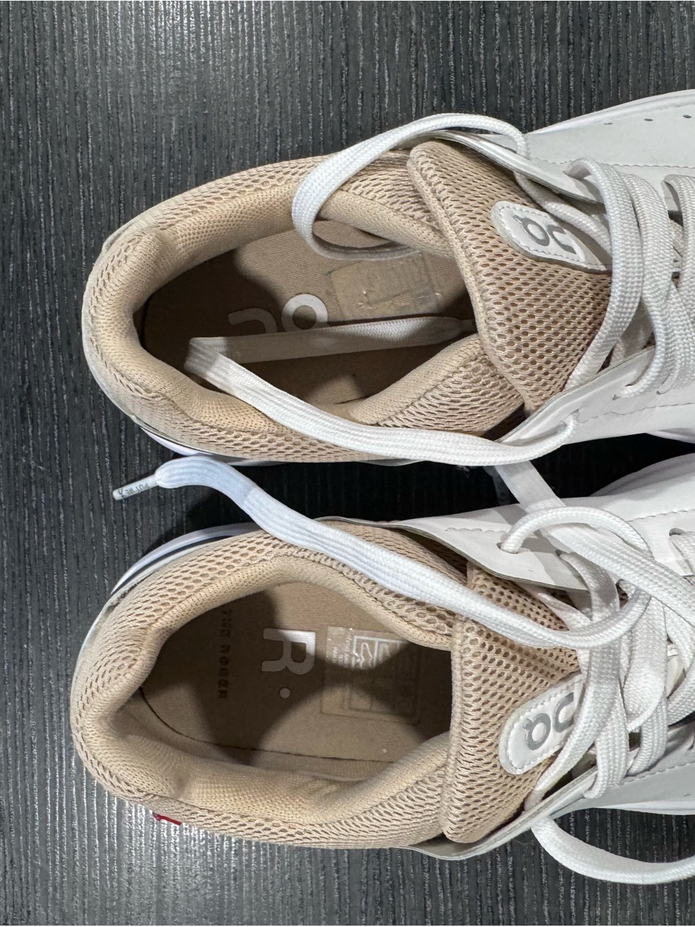 On Women's THE ROGER Advantage Shoes white beige - Picture 4 of 9